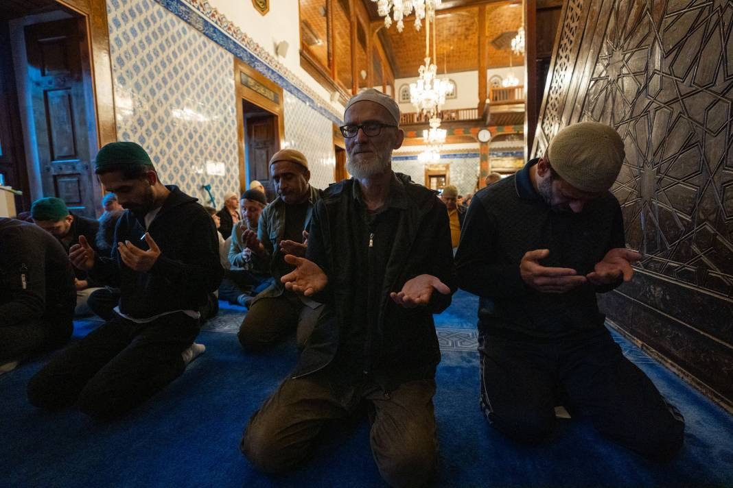 Şehitler ve Filistinliler için sabah namazında tüm camilerde dua edildi - Resim: 7